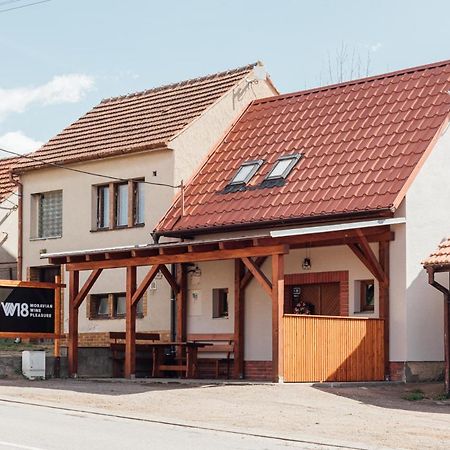 Penzion Vinarstvi W18 Velke Bilovice Exterior photo