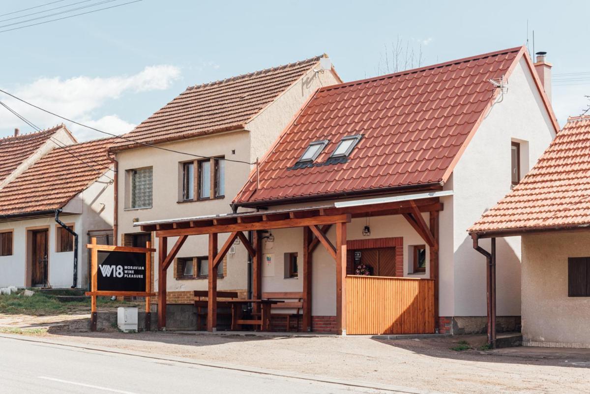 Penzion Vinarstvi W18 Velke Bilovice Exterior photo