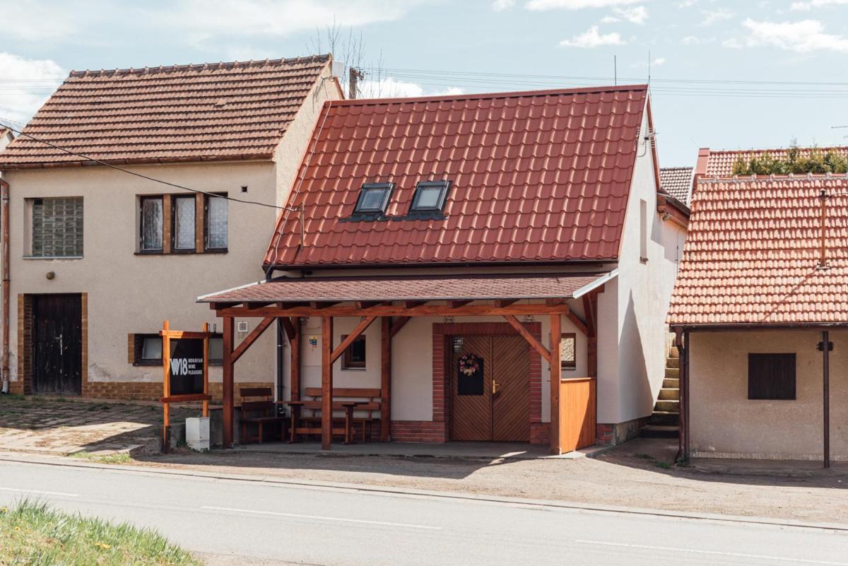 Penzion Vinarstvi W18 Velke Bilovice Exterior photo